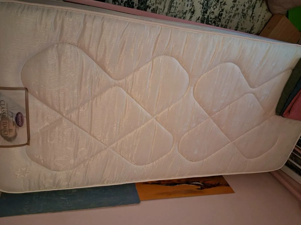 2 x Childrens beds with matresses. - Image 1