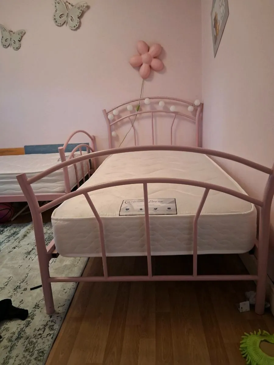2 x Childrens beds with matresses. - Image 3