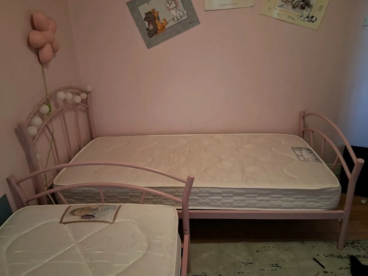 2 x Childrens beds with matresses. - Image 4