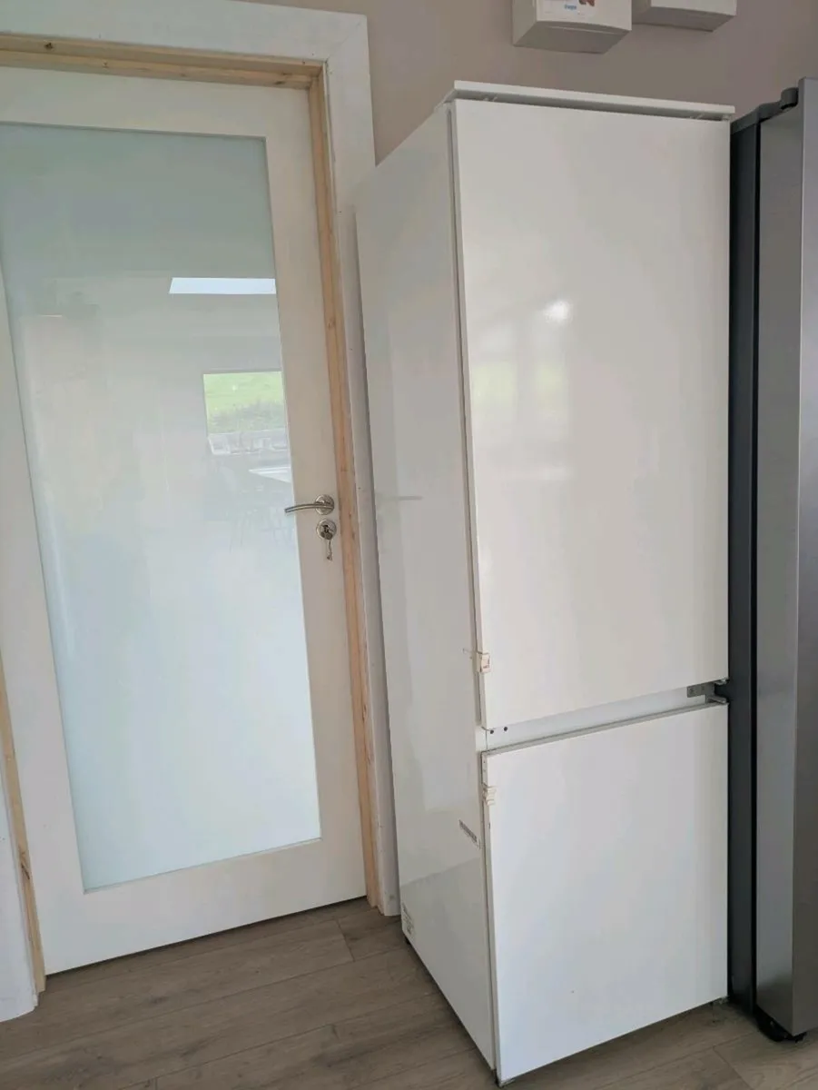 Integrated fridge freezer - Image 1