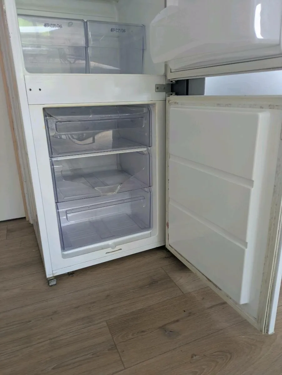 Integrated fridge freezer - Image 4