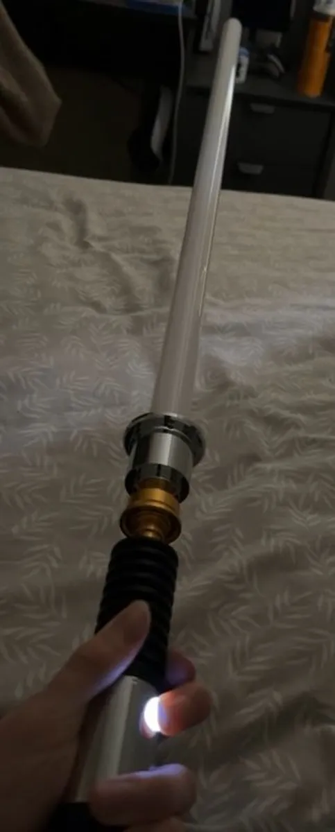 Obi-Wan Kenobi (Premium) Base-Lit Lightsaber - Image 4
