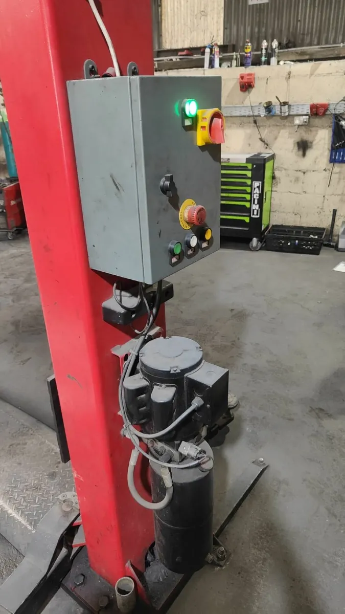 Used 4 ton 2 Post Lift Heavy Duty with H-frame - Image 3