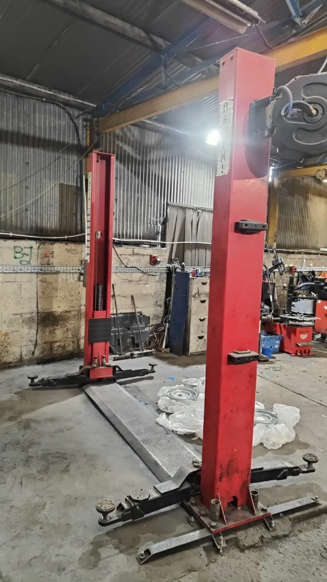 Used 4 ton 2 Post Lift Heavy Duty with H-frame - Image 1