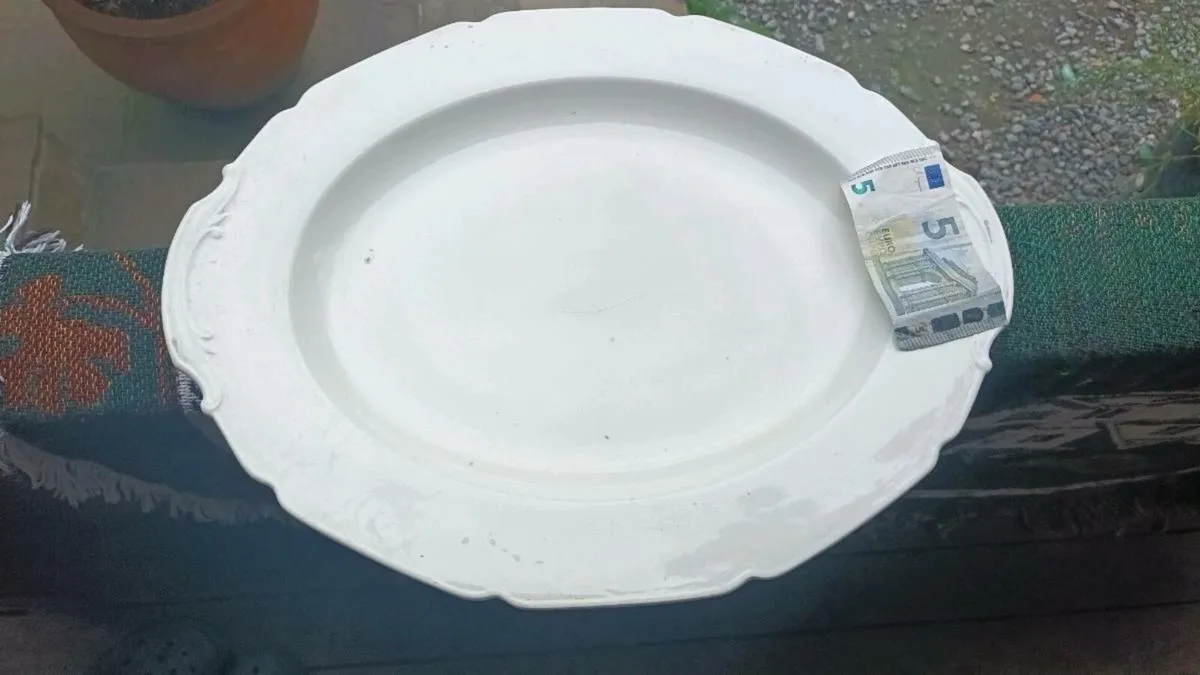 Large antique serving platter, D18 - Image 1