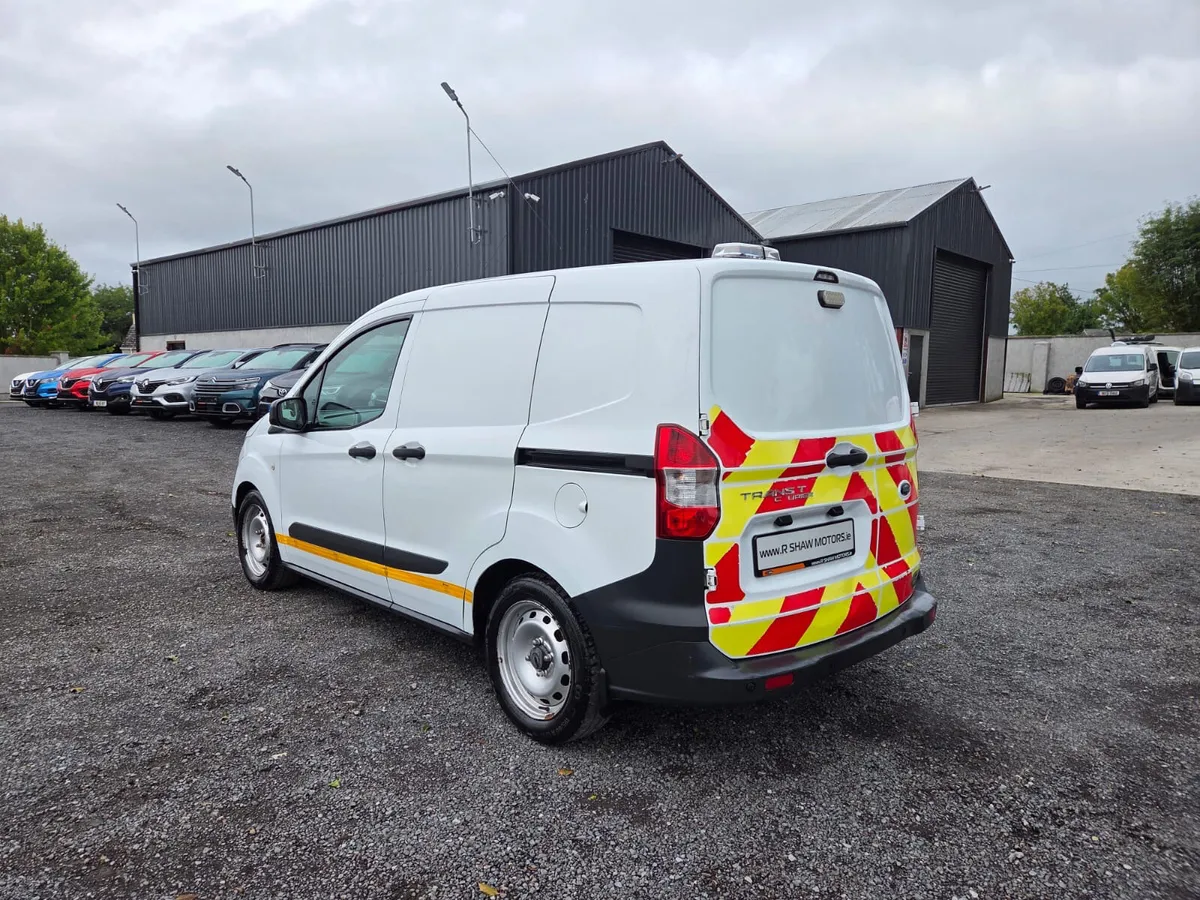 Ford Transit Courier - Image 3