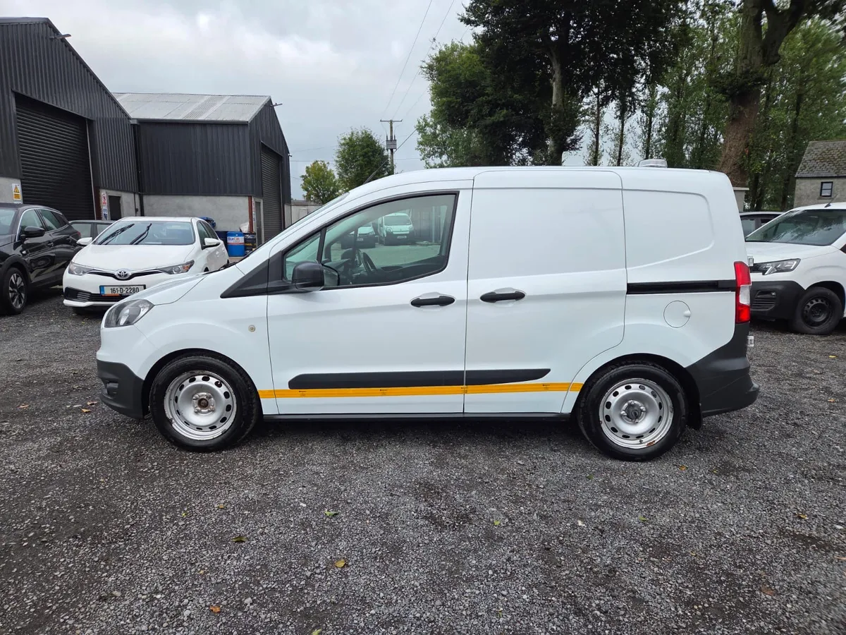 Ford Transit Courier - Image 2