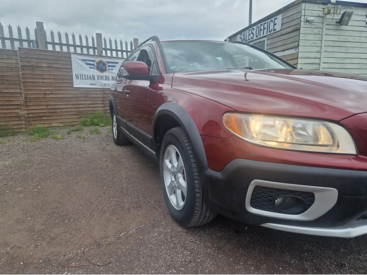 Volvo XC70 NEW D5 AWD S 2.5 AUTO GEARTRONIC - Image 2
