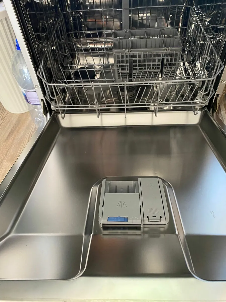 Dishwasher - Image 1