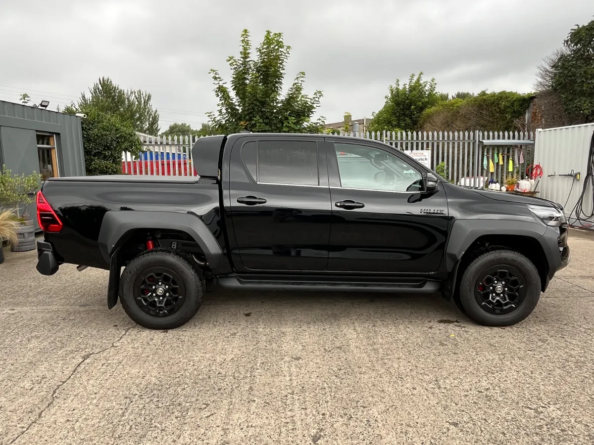 NEW TOYOTA HILUX GR SPORT II 2.8 D4D - Image 4