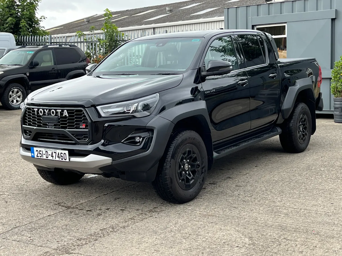 NEW TOYOTA HILUX GR SPORT II 2.8 D4D - Image 2