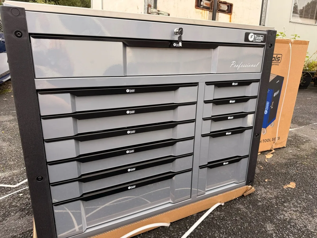 BRAND NEW 12 DRAWER TOOL CHEST FULL OF TOOLS - Image 1