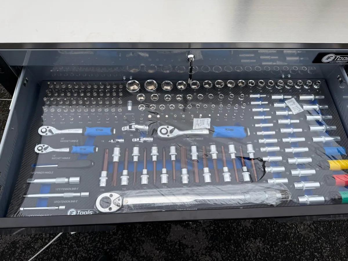 BRAND NEW 12 DRAWER TOOL CHEST FULL OF TOOLS - Image 2