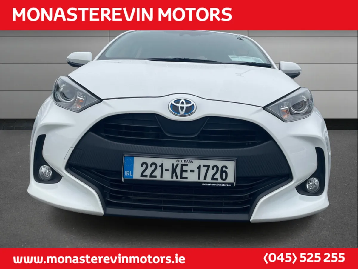 Toyota Yaris HYBRID LUNA 4DR AUTO - APPLE CARPLAY - Image 4