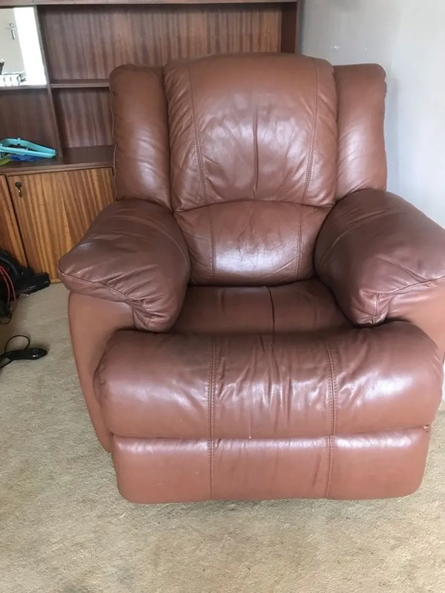 Leather recliner - Image 2