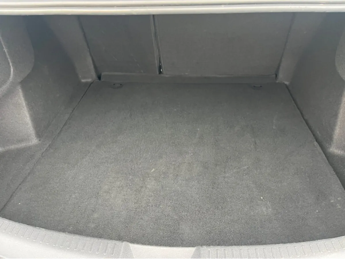 Renault Megane ICONIC TCE 120 6DFULL 4 4DR - Image 2