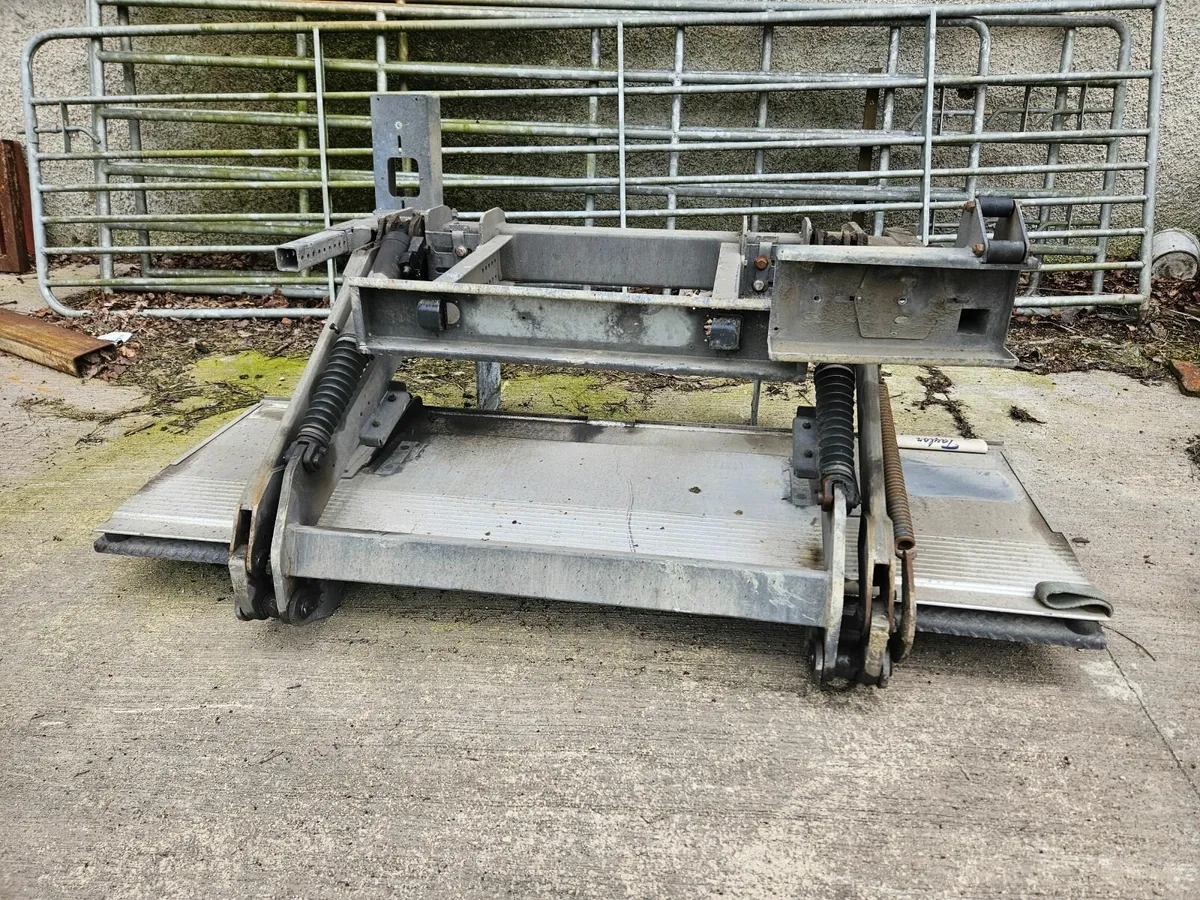 HGV Tail Lift - Image 1