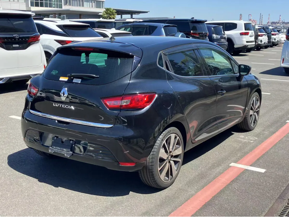 Renault Clio LUTECIA INTENSE 1.2 PETROL AUTOMATIC - Image 2