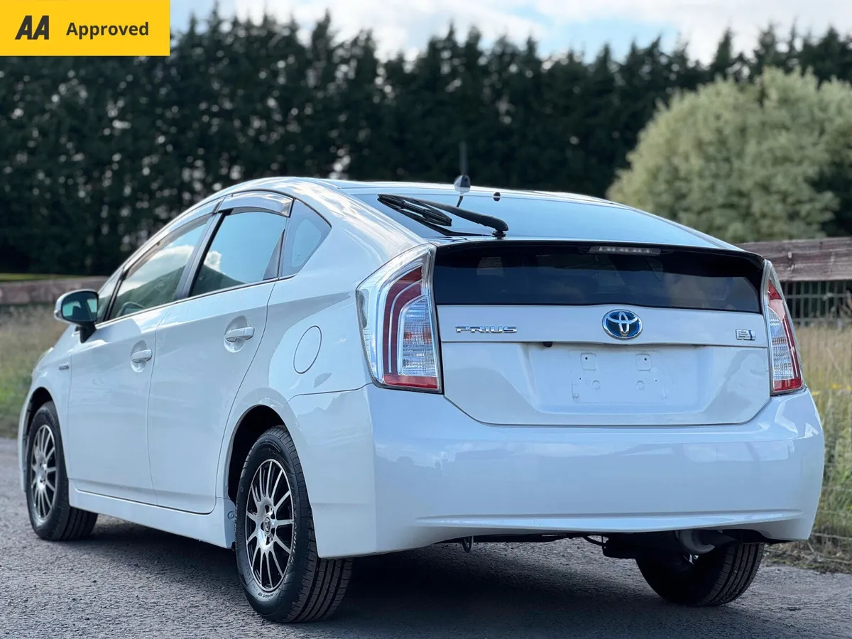 🌟Toyota Prius - 1.8 Hybrid 2015🌟 - Image 3