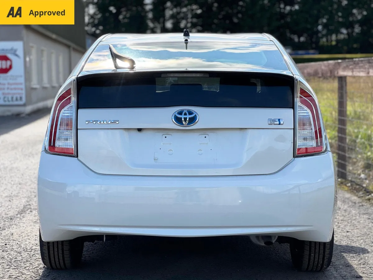 🌟Toyota Prius - 1.8 Hybrid 2015🌟 - Image 4