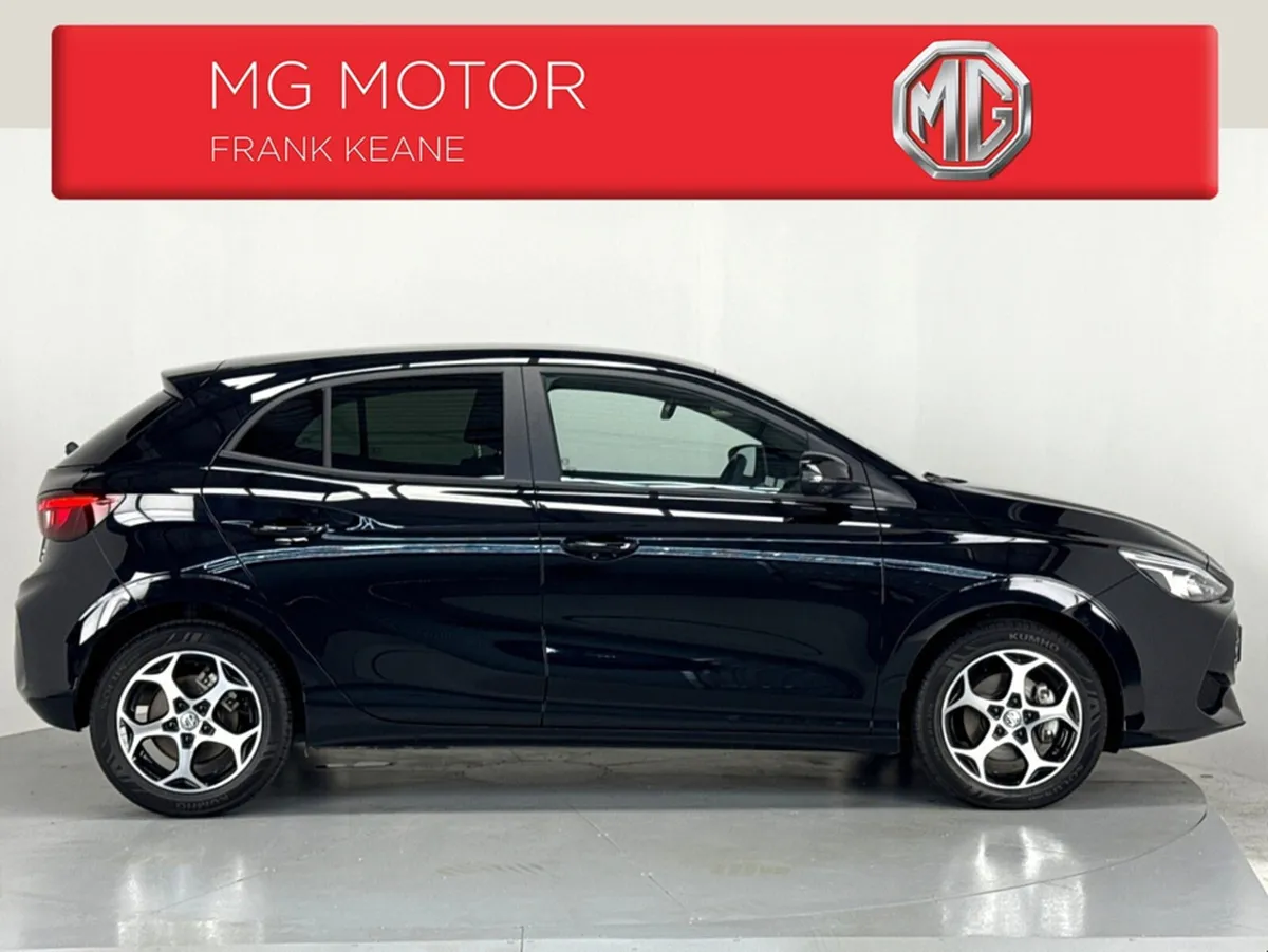 MG MG3 EX-DEMO MG 3 EXCLUSIVE HEV **HALF BLACK LEA - Image 2