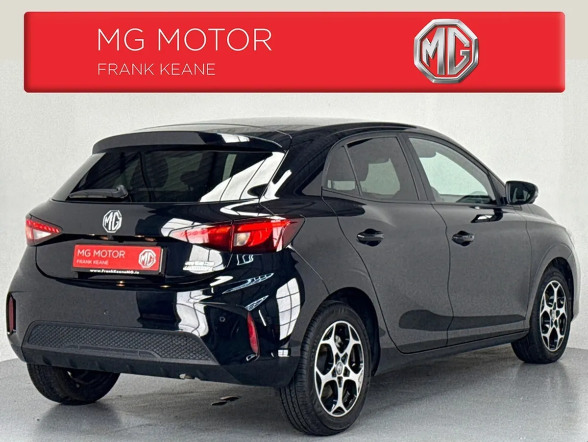 MG MG3 EX-DEMO MG 3 EXCLUSIVE HEV **HALF BLACK LEA - Image 4