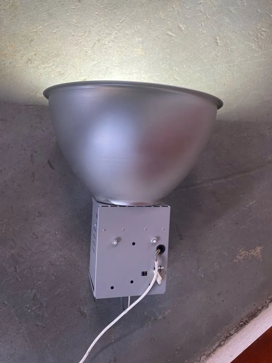 HILCLARE Industrial Lamps Light 3 off - Image 2