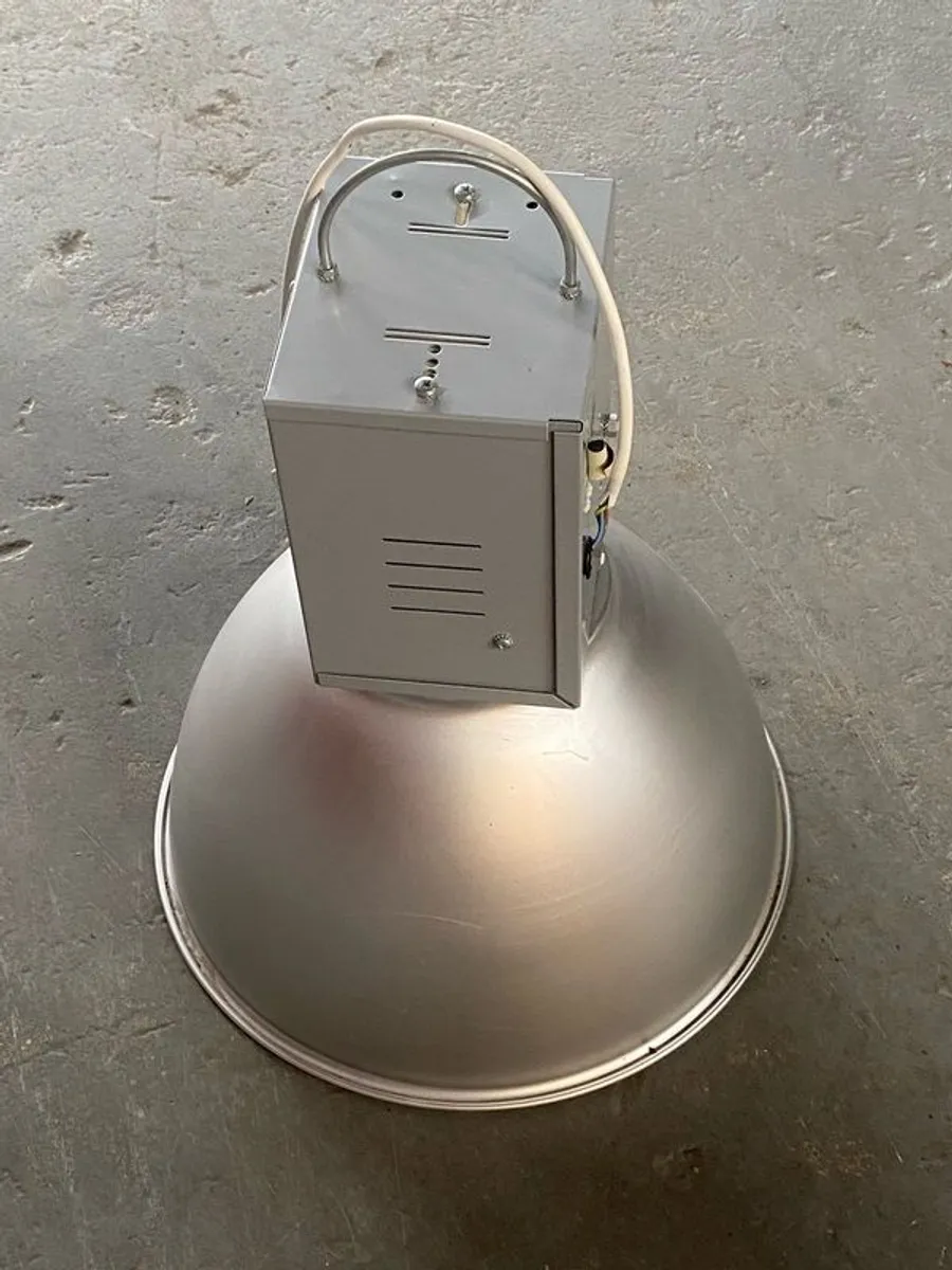 HILCLARE Industrial Lamps Light 3 off - Image 3