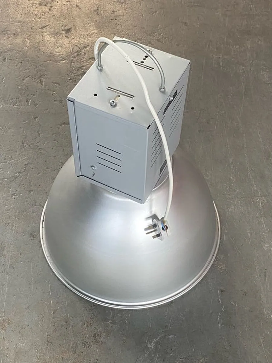 HILCLARE Industrial Lamps Light 3 off - Image 4