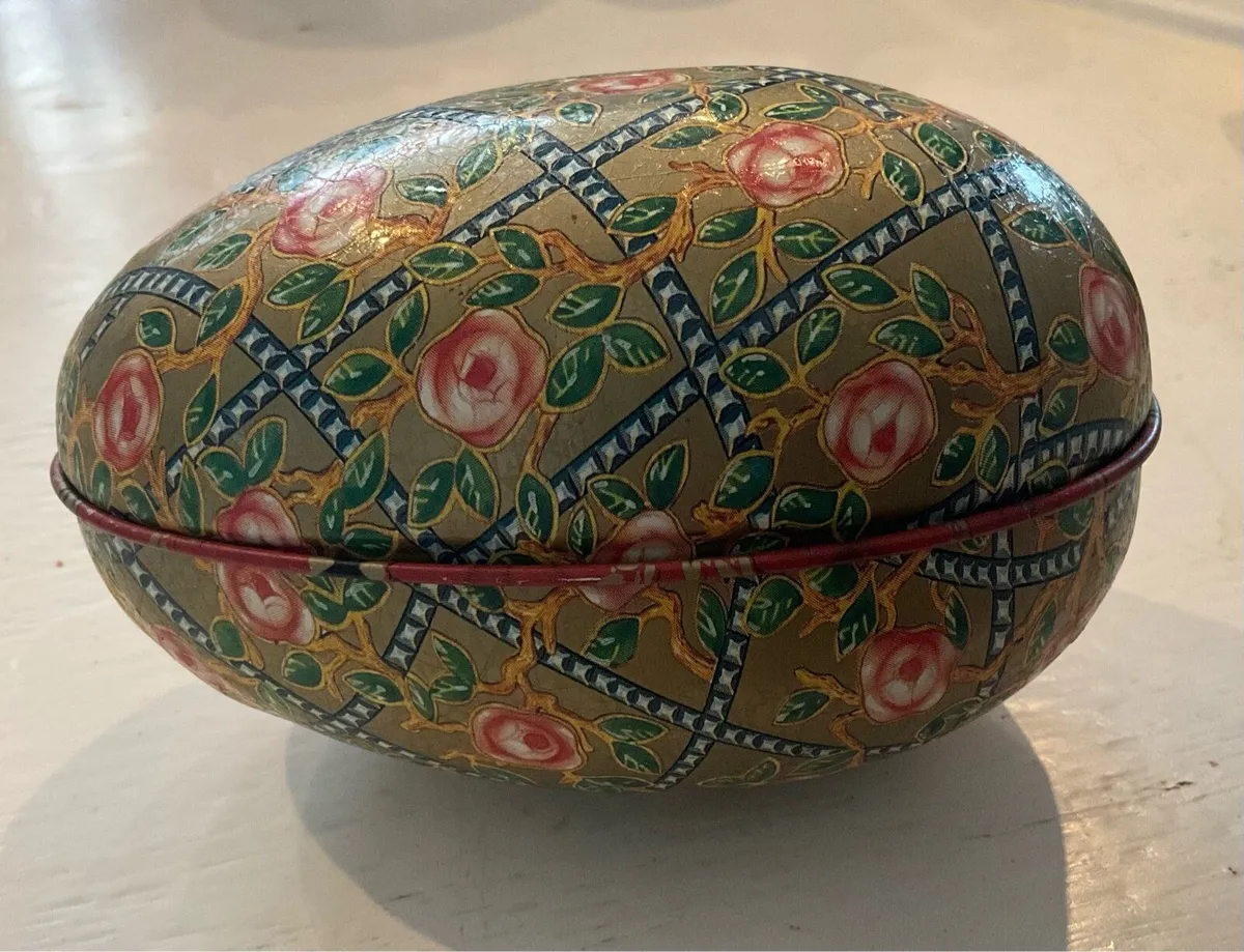 Vintage Metal Egg Easter Egg. Empty - Image 1