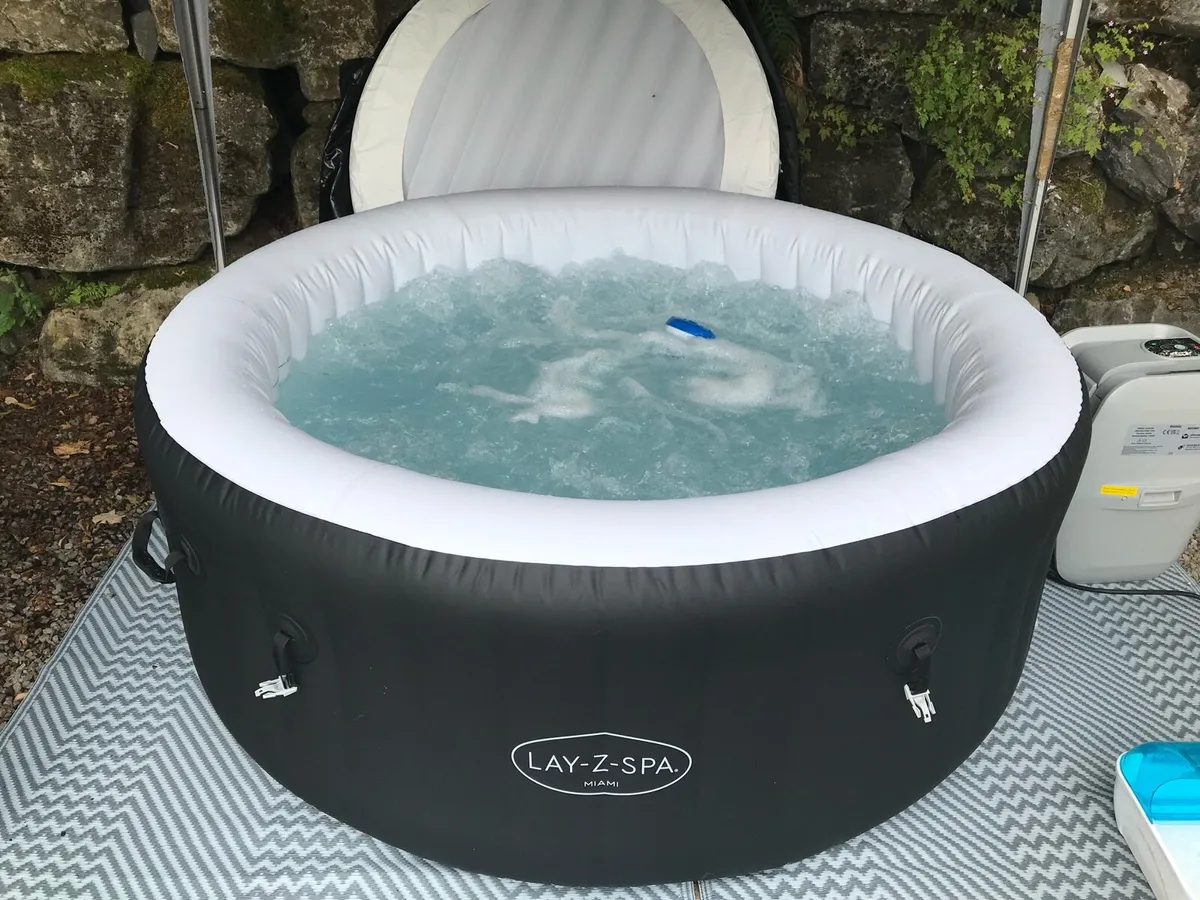 Hot tub - Miami Lay Z Spa - Image 2