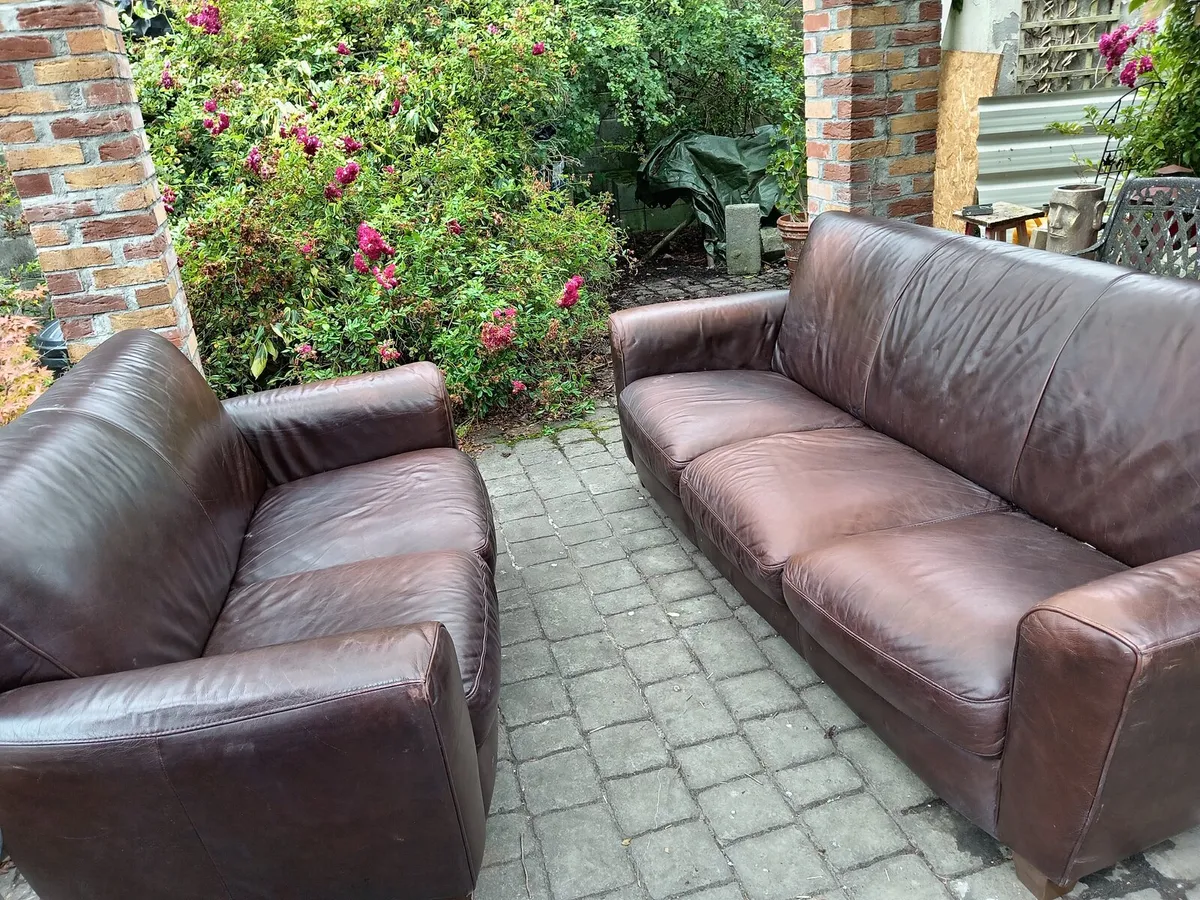 Italian leather sitting room suite - Image 2
