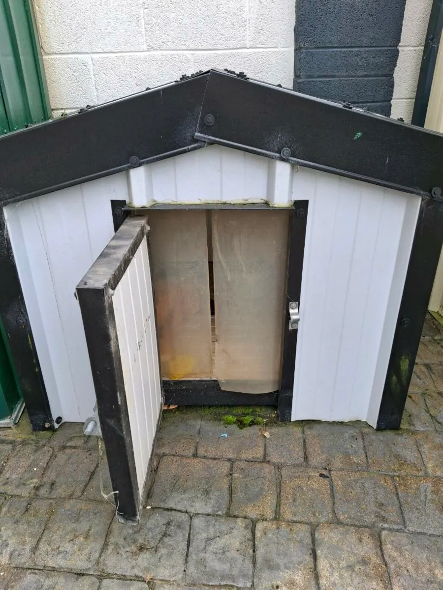Insulated Dog Kennel - Image 2