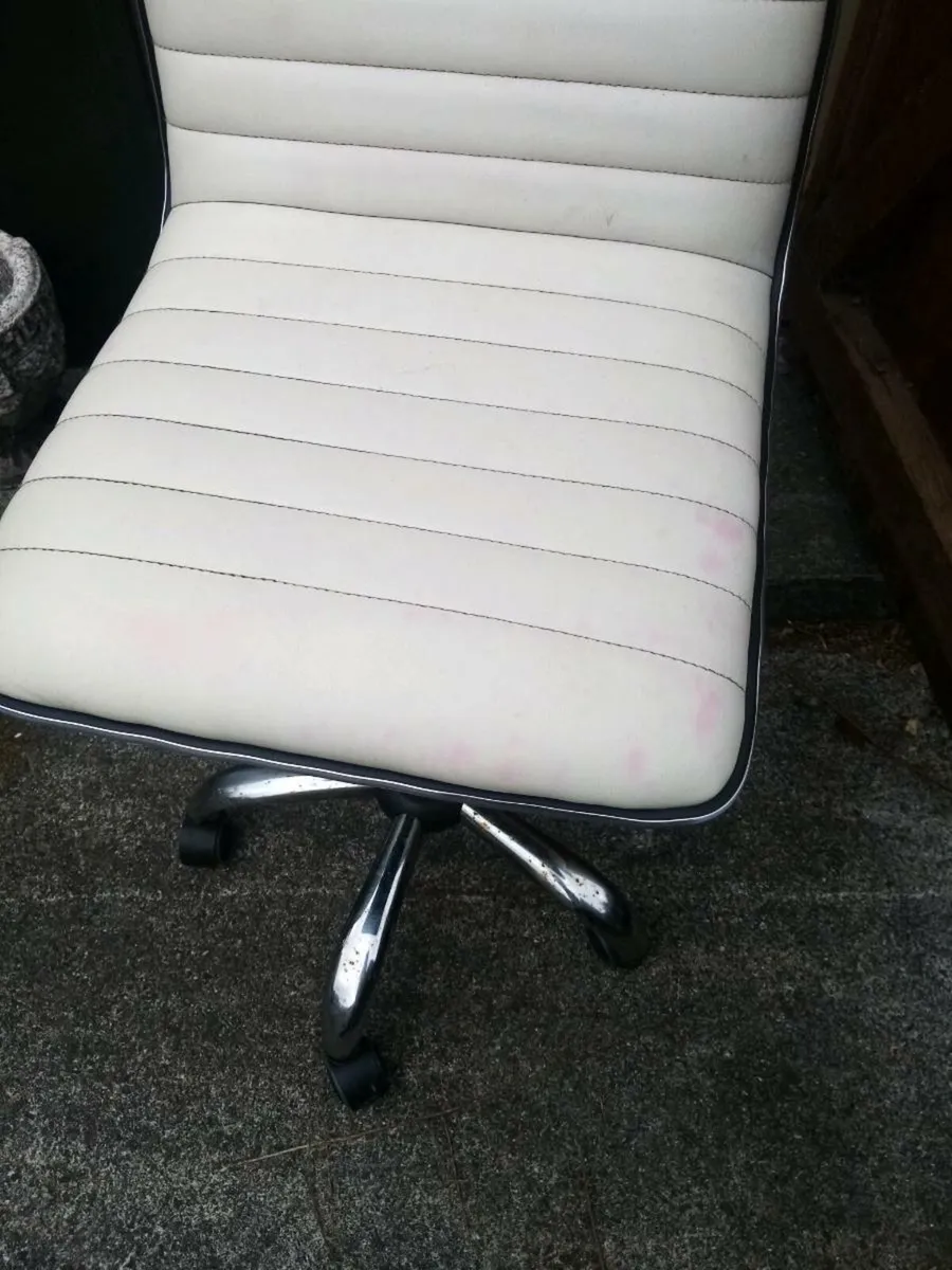 Office chair - Image 2
