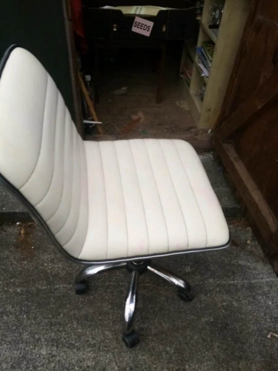 Office chair - Image 3
