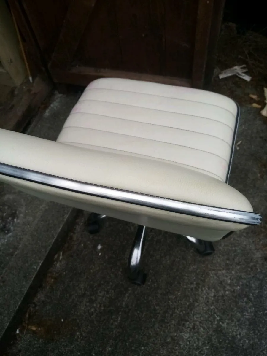 Office chair - Image 4
