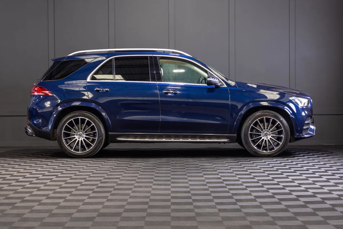 2020 Mercedes-Benz GLE 300d AMG Line 4Matic - Image 2