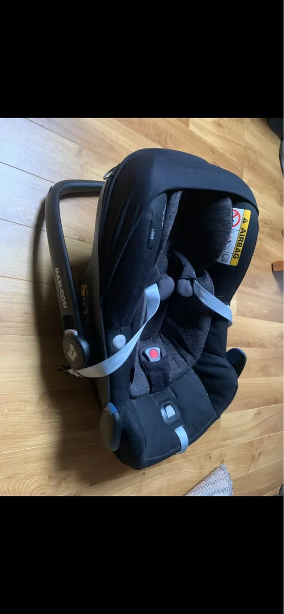 Maxi Cosi Pebble Pro. I-Size with Isofix Base - Image 1