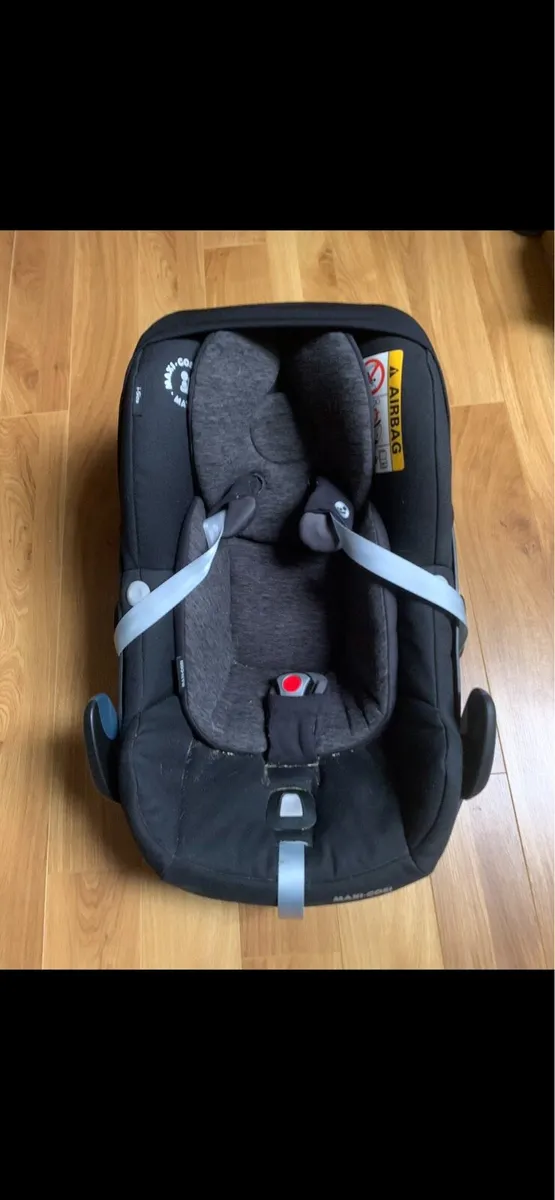 Maxi Cosi Pebble Pro. I-Size with Isofix Base - Image 2