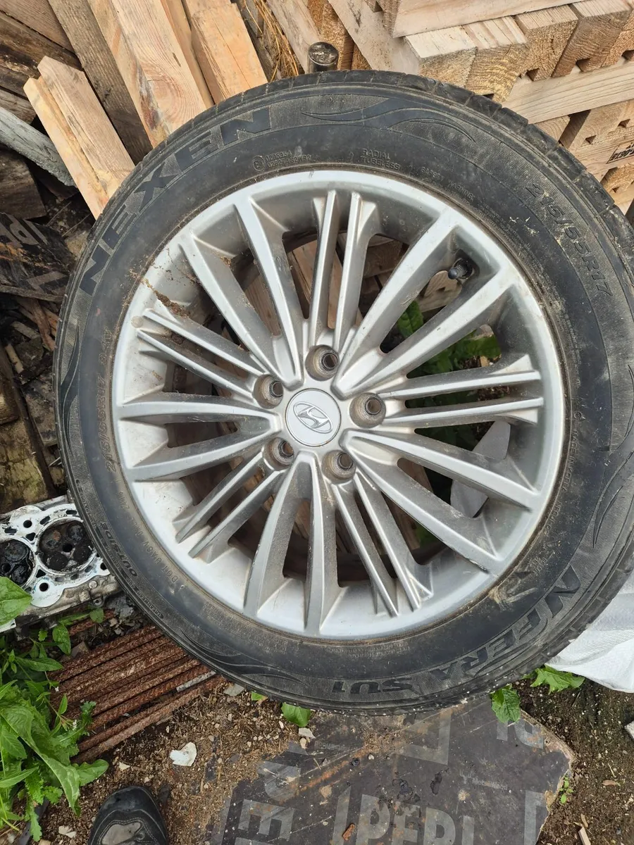 Alloy wheel - Image 1