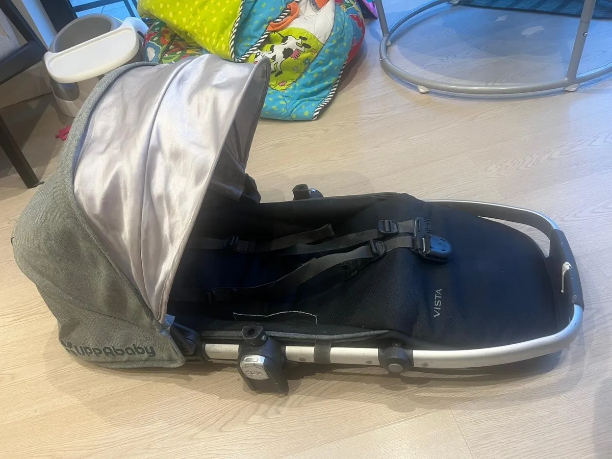 Uppa baby rumbler and bassinet - Image 1