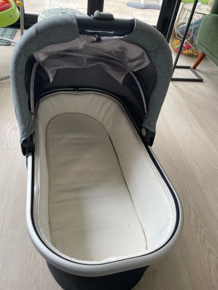Uppa baby rumbler and bassinet - Image 4