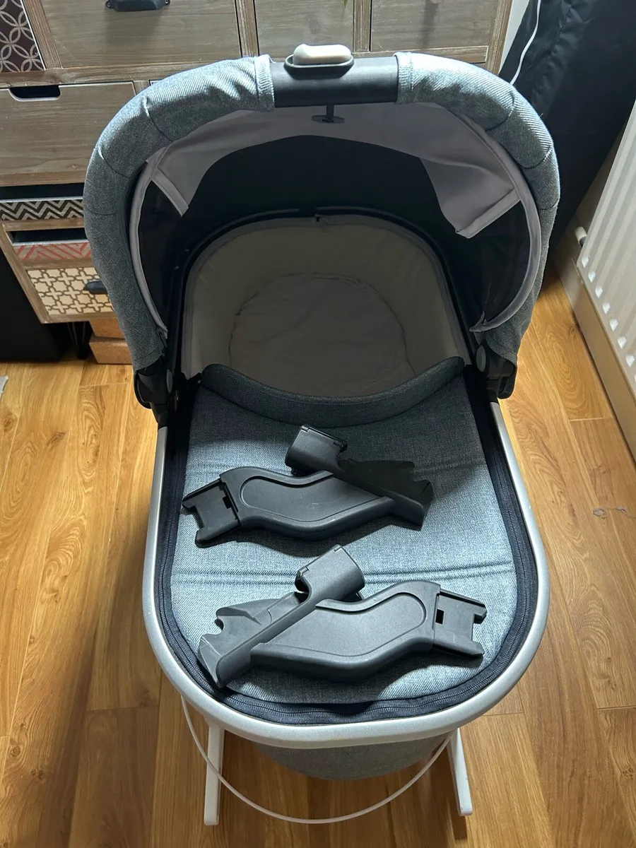 UppaBaby Bassinet with stand - Image 3