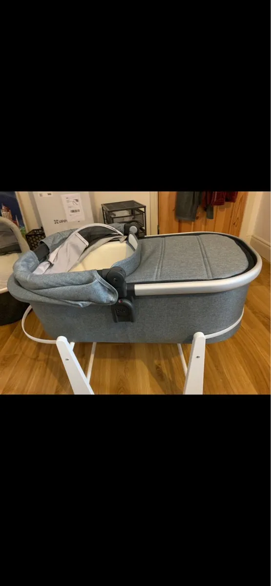 UppaBaby Bassinet with stand - Image 4