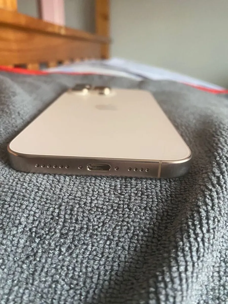 Apple iPhone 16 Pro Max - Image 4