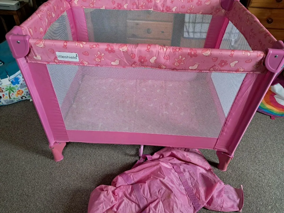Baby travel cot - Image 1