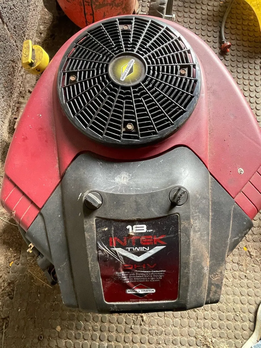 18HP V Twin Briggs And Stratton Engine - Image 1