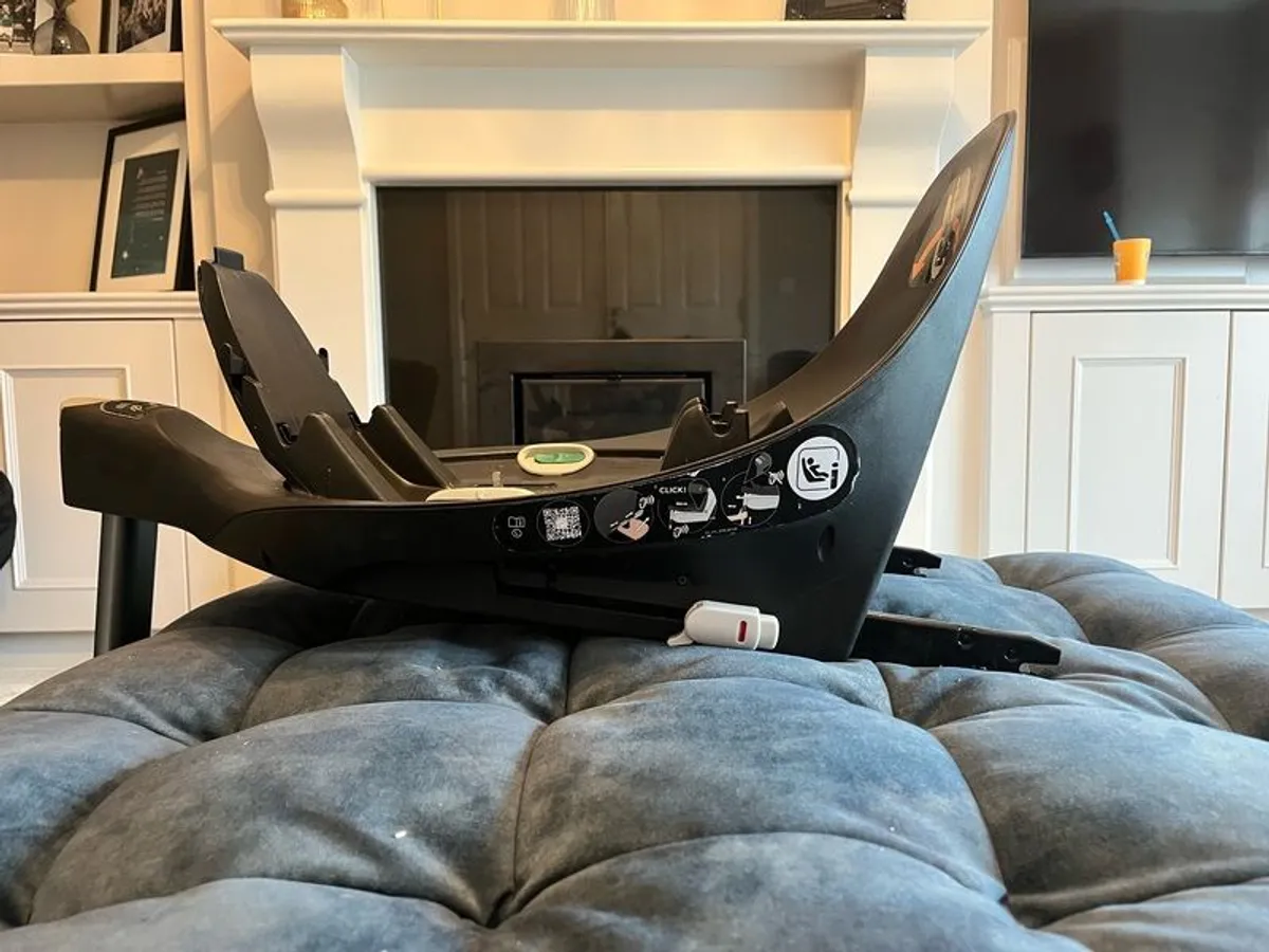 Cybex Base Z - Black - Image 1