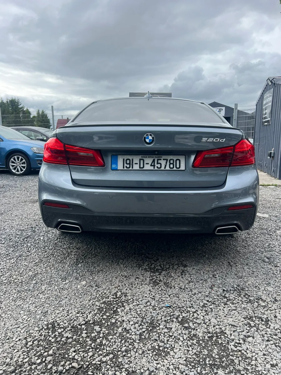 BMW 5-Series 2019 520d M-sports - Image 4