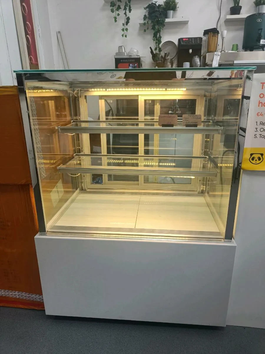 Food display and preservation cabinet - Image 1